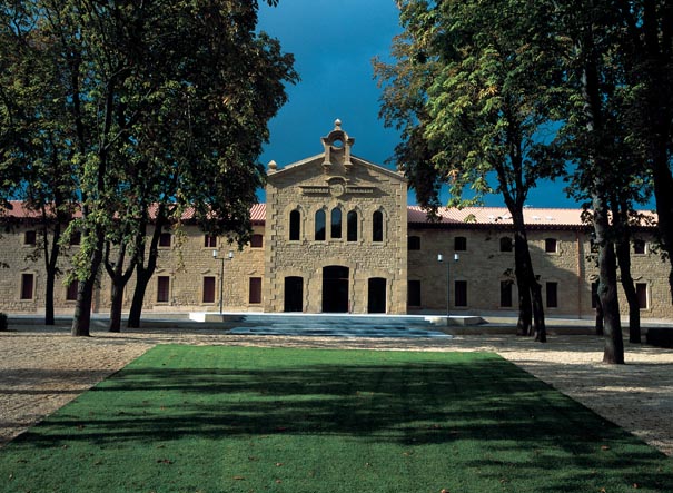 Fachada Bodegas Bilbaínas