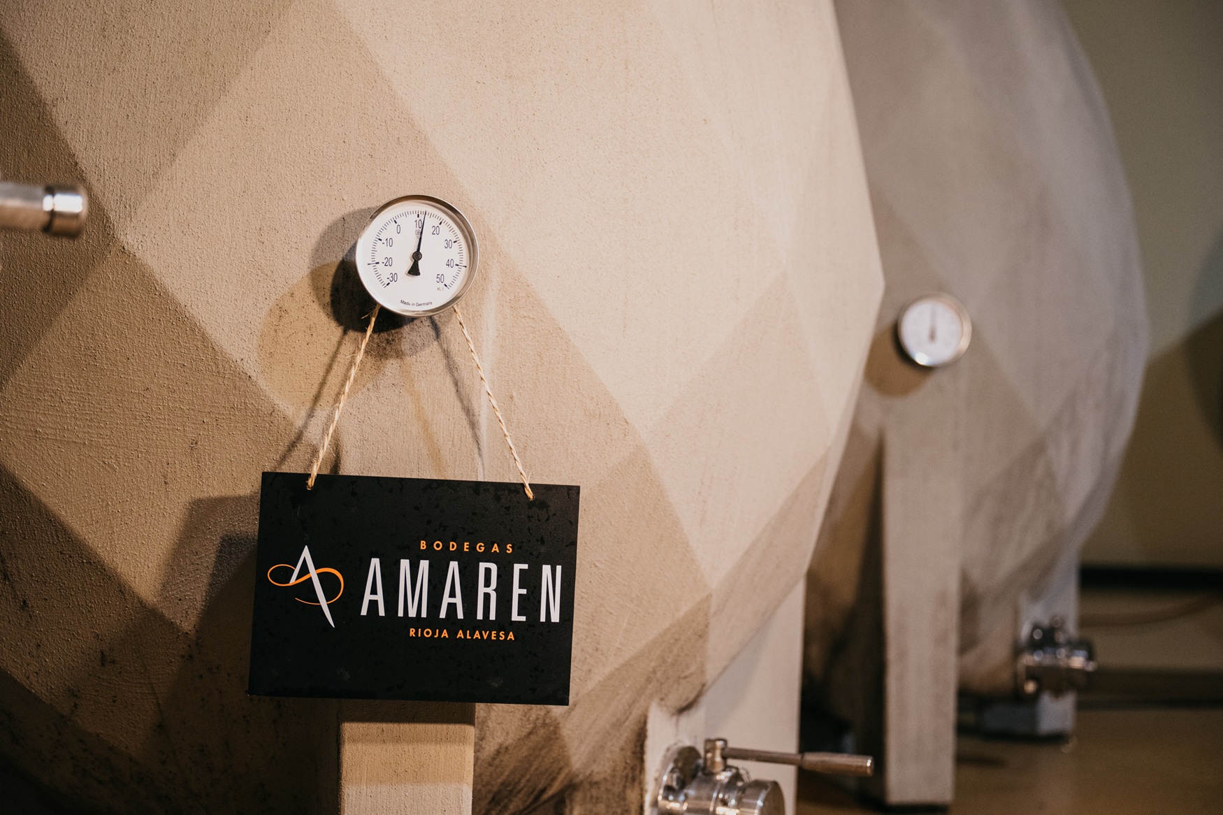 BODEGAS AMAREN HUEVOS CEMENTO